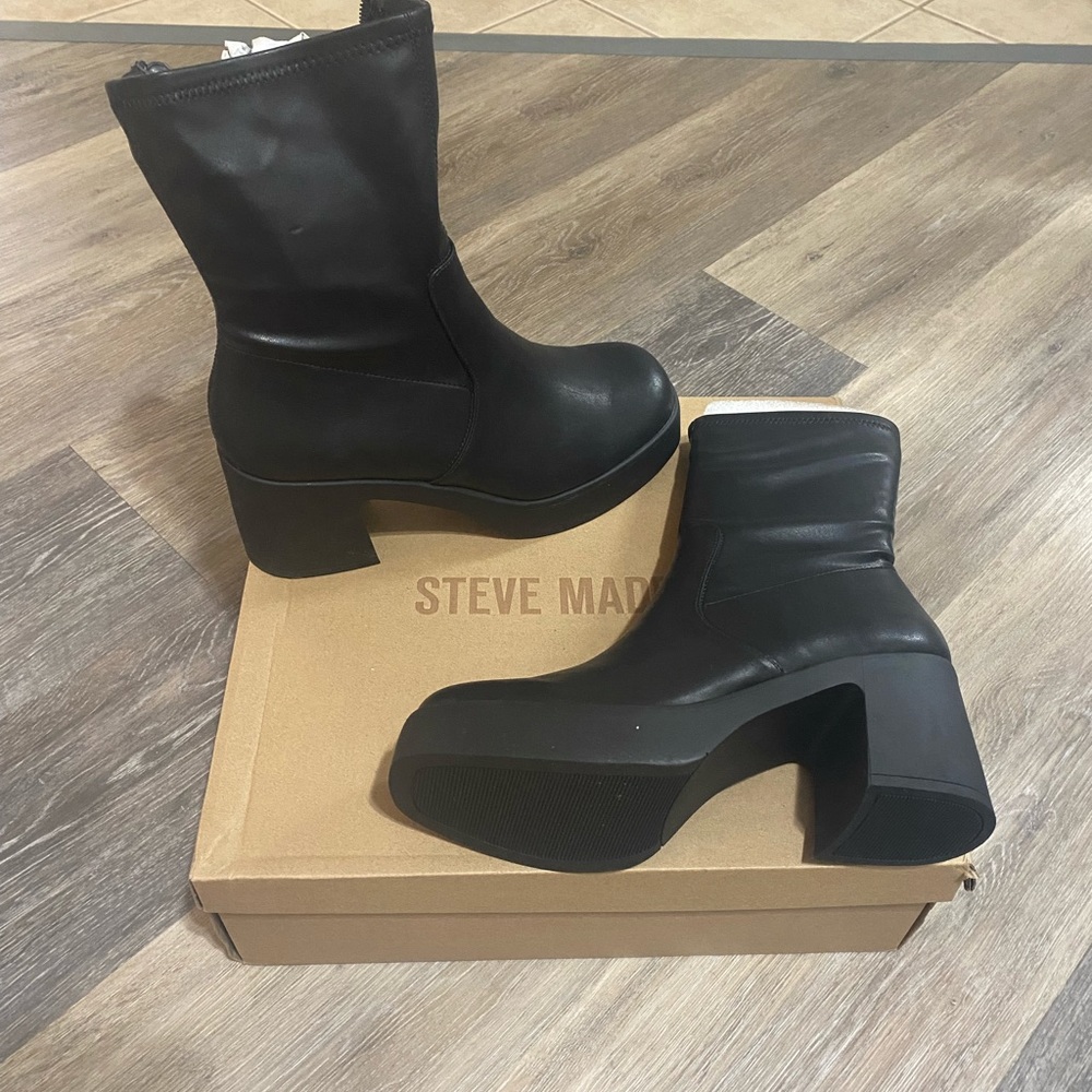NWT Steve Madden Booties